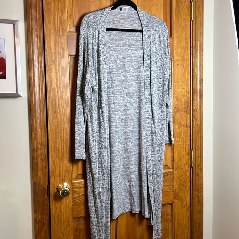Women's Size XL Heather Gray Long Cardigan / Duster With Pockets!